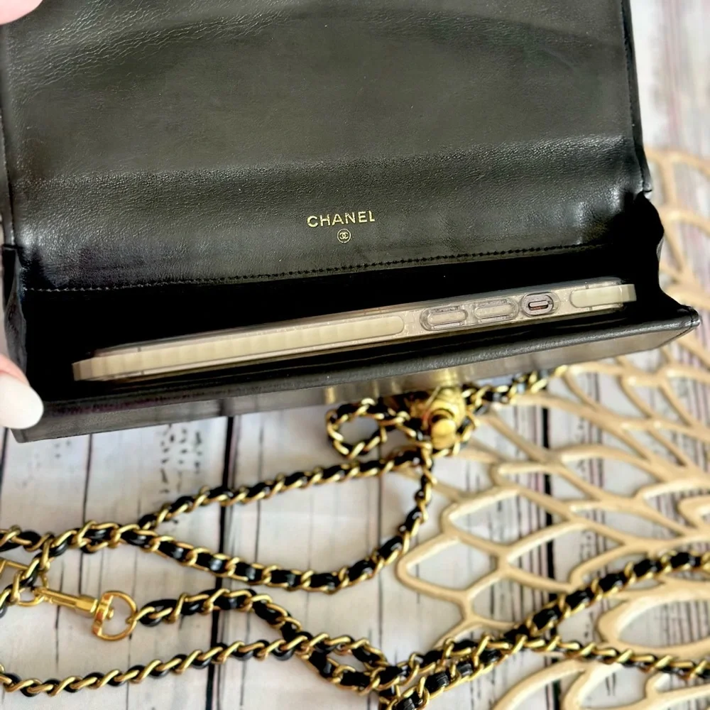 CHANEL Black and Gold Clutch with Iconic Design - Picture 8 of 10